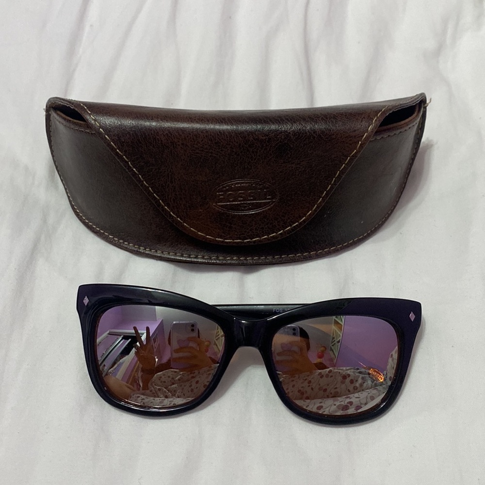 Fossil Reflective Mirrored Cat Eye Women’s Sunglasses With Leather Case